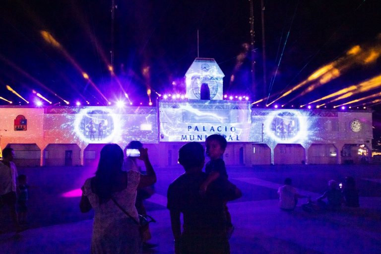 Familias playenses y visitantes disfrutan espectacular videomaping sobre la independencia de México 1 WhatsApp Image 2025 09 14 at 11.31.27 PM