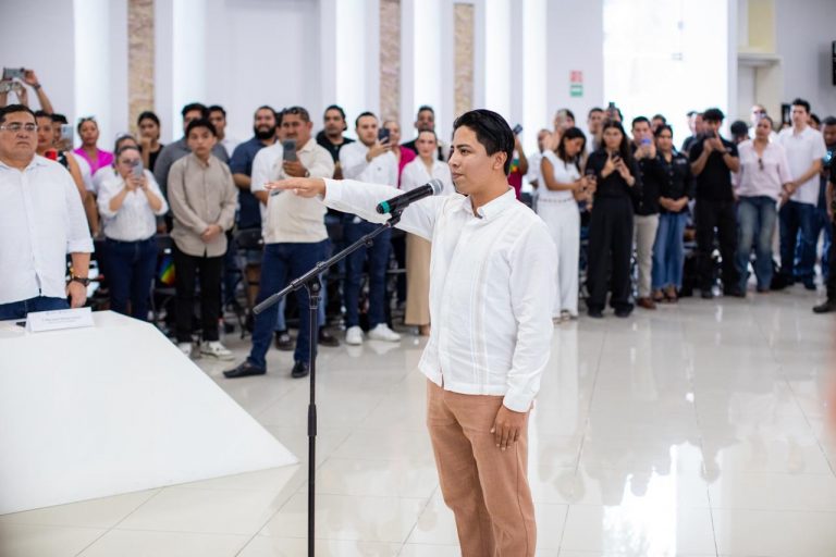 Presenta Estefanía Mercado iniciativa para regularizar y poner alto a las invasiones en Playa del Carmen 2 IMG 20251015 WA0072